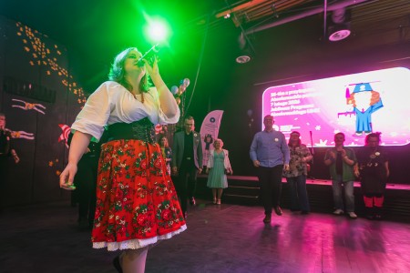 Absolwenckie potupaje na UMK [fot. Szymon Zdziebło]